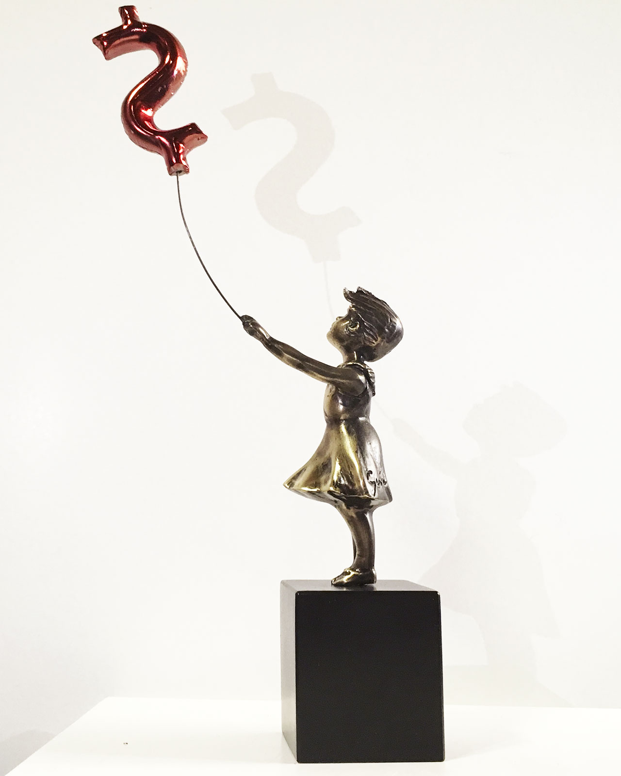 escultura-nina-con-globo-dollar-miguel-guia