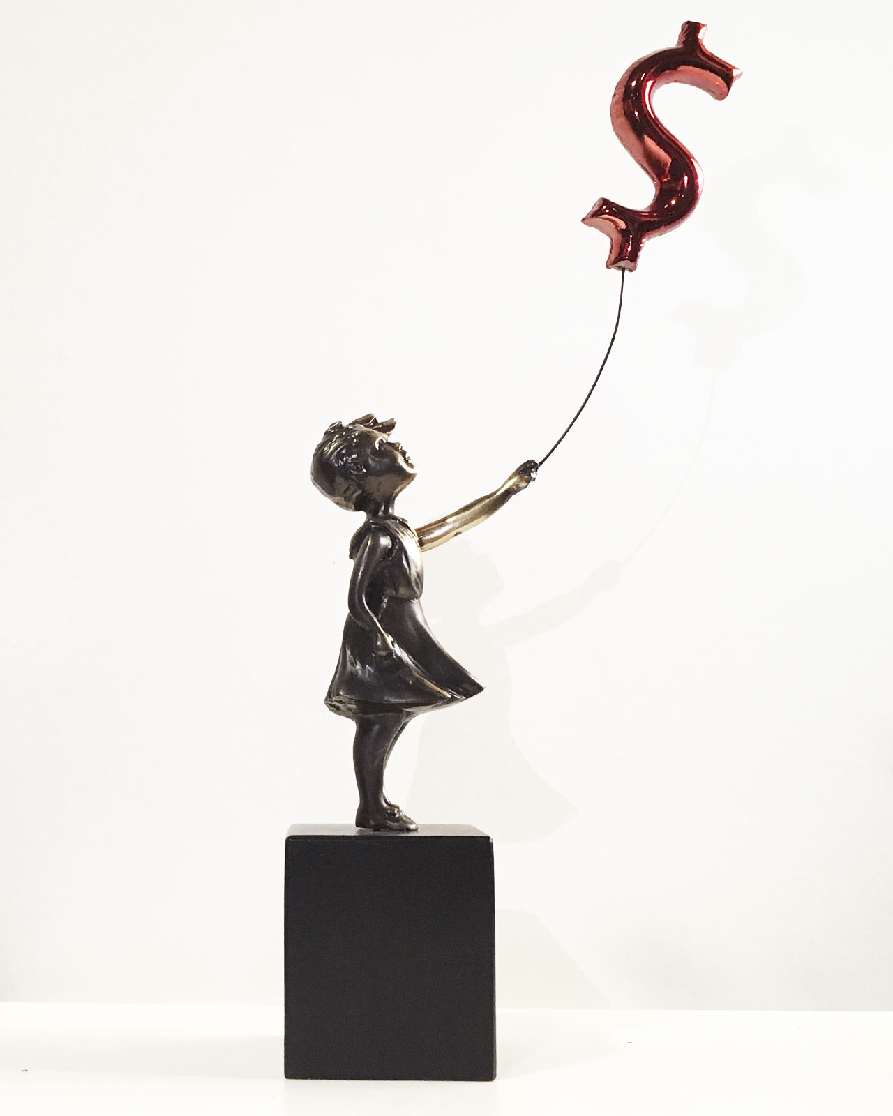 escultura-nina-con-globo-dollar-miguel-guia