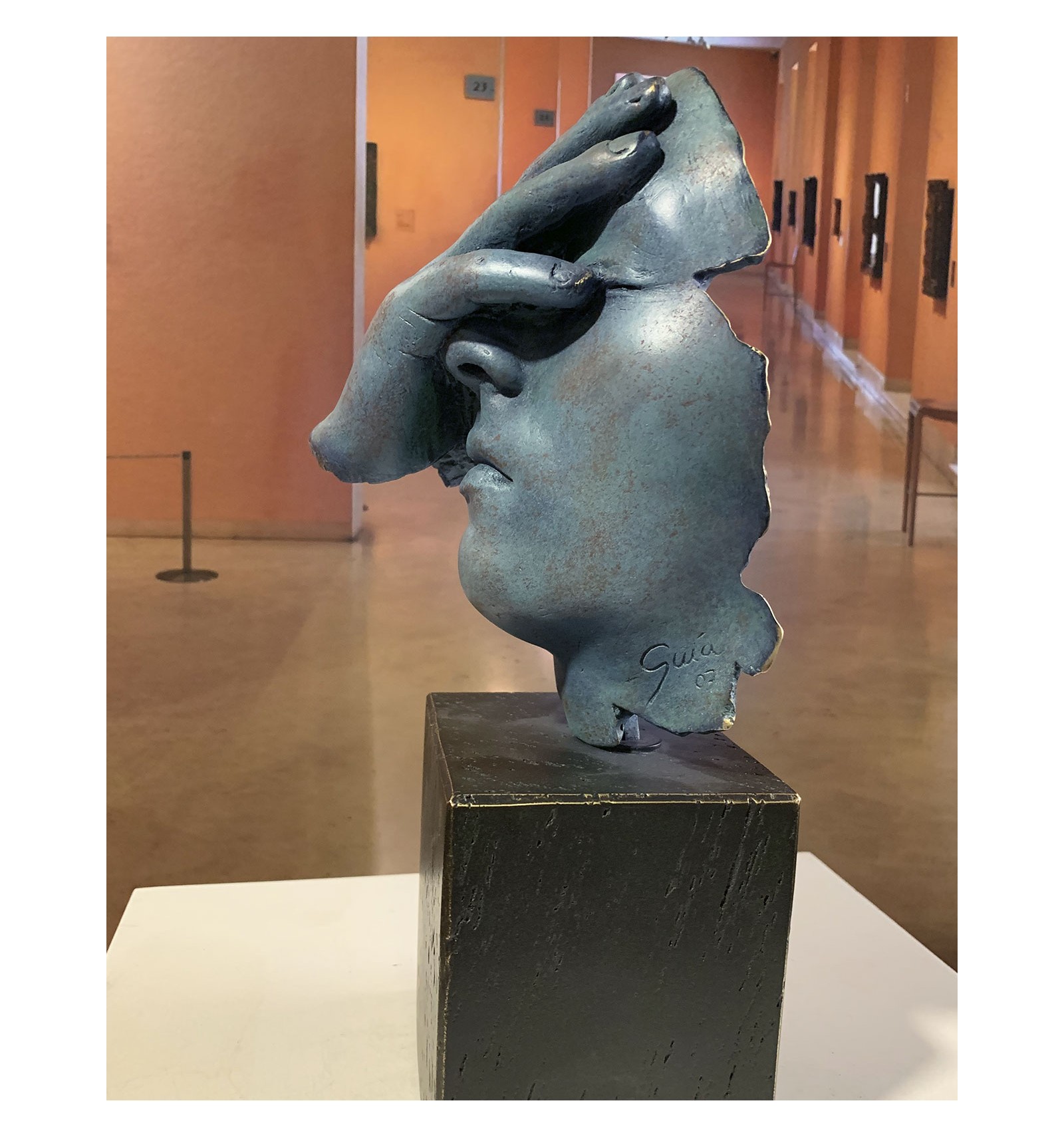 escultura-reflexion-en-bronce-oxido-azul