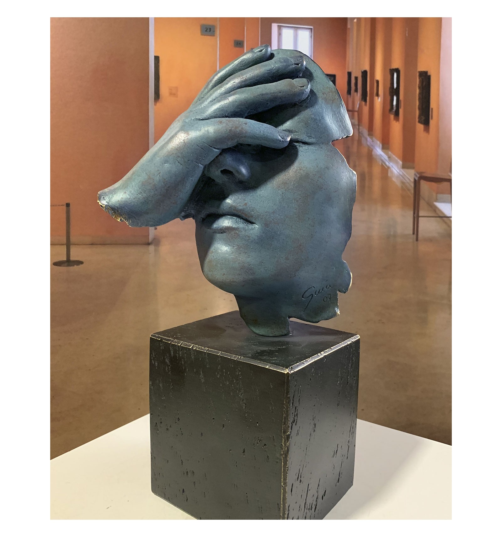 escultura-reflexion-en-bronce-oxido-azul